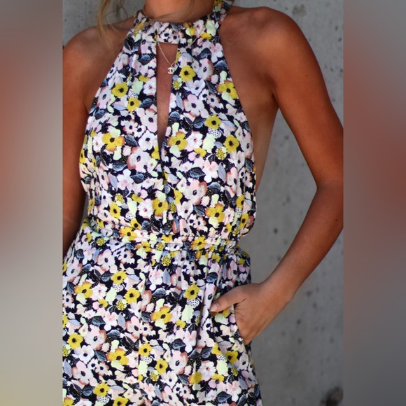 NWT VICI BLUMA FLORAL HALTER JUMPSUIT - BLACK/MULTI |Size Medium LAST ONE!!! - Picture 2 of 8